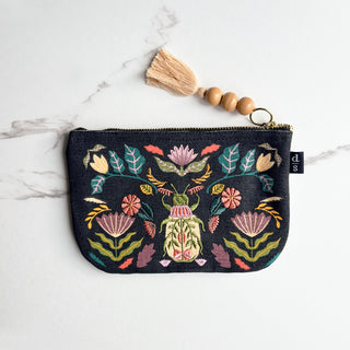 Pochette brodée - Scarabée