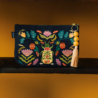 Pochette brodée - Scarabée